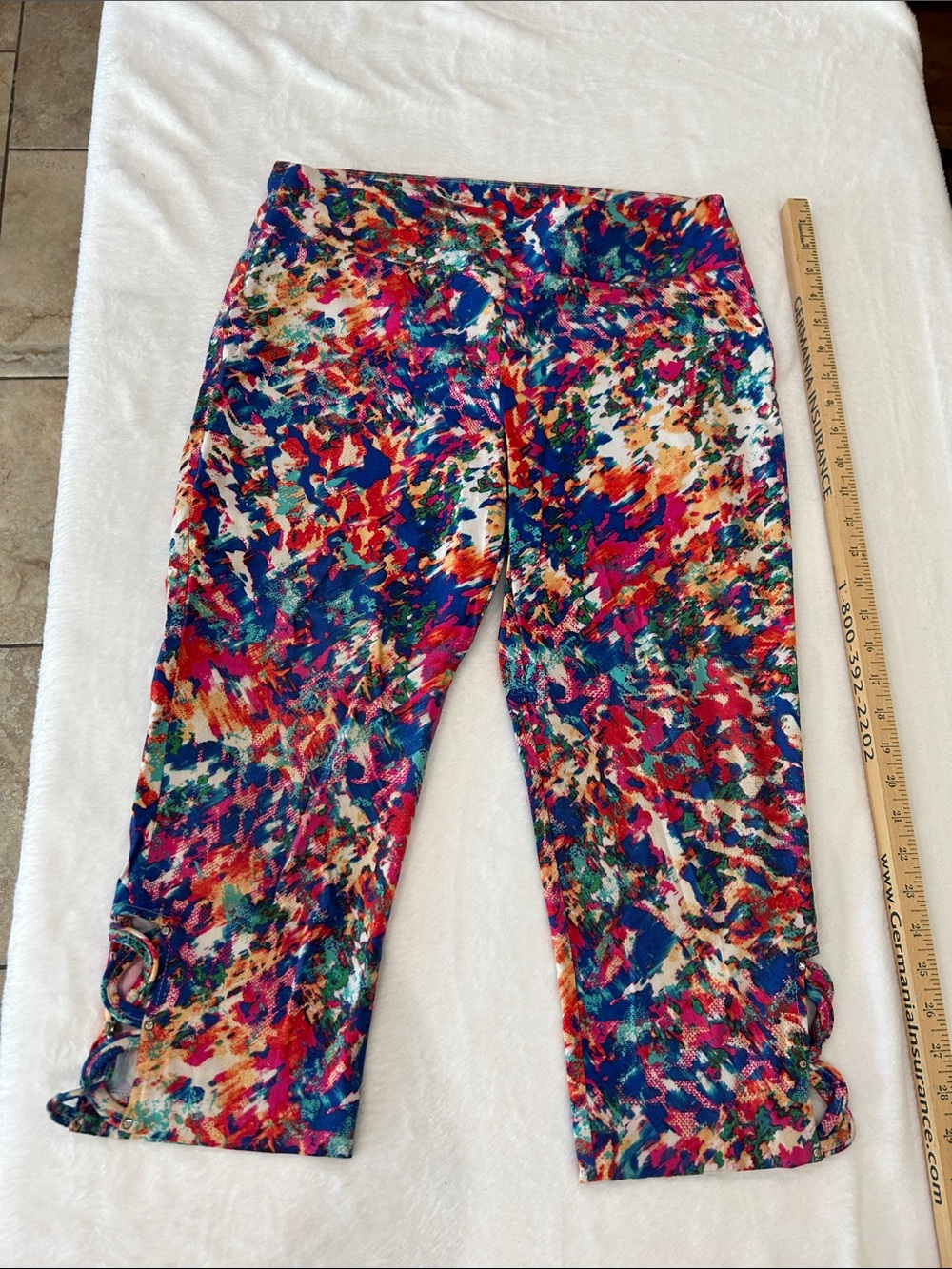 Attyre Multicolor Abstract Capri Leggings - Blue Pink Orange Green